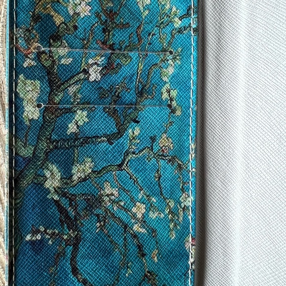 Cellphone wallet with slots for credit cards. Gently used. Pop socket included. - Picture 4 of 4